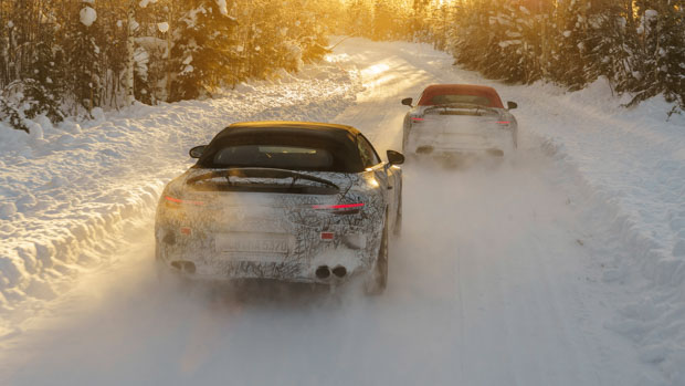 Mercedes-AMG SL 2022 rear twins snow