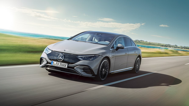Mercedes-Benz EQE 2022 front driving