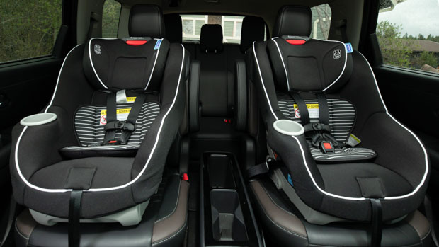 Nissan Pathfinder 2022 captain's chairs