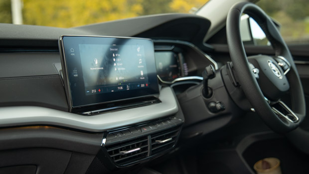 Skoda Octavia 110TSI Ambition 2021 touchscreen