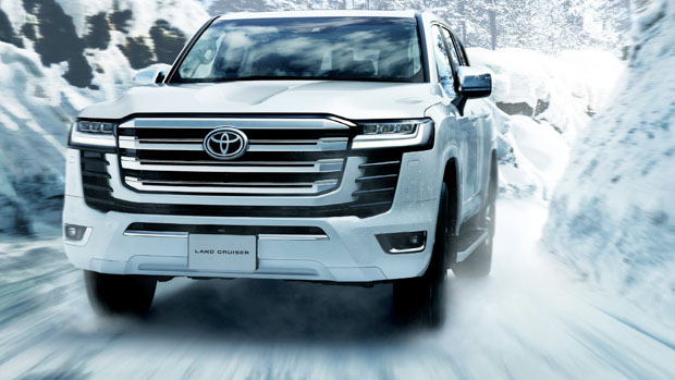 Toyota LandCruiser 2022 front driving