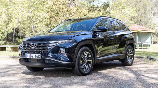 2021 Hyundai Tucson Elite 2.0D blue exterior front three quarter