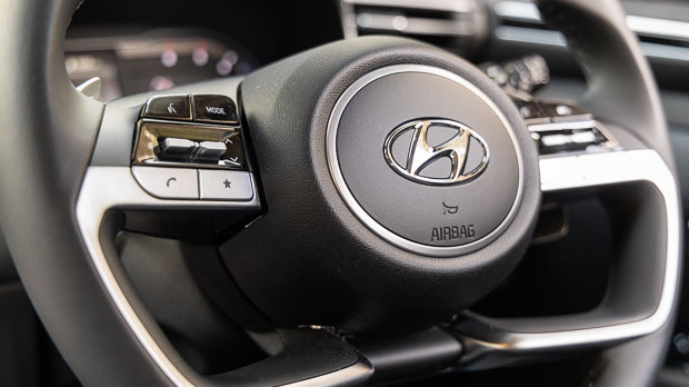 2021 Hyundai Tucson Elite 2.0D blue interior steering wheel