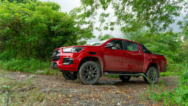 HiLux GR Sport S offroad