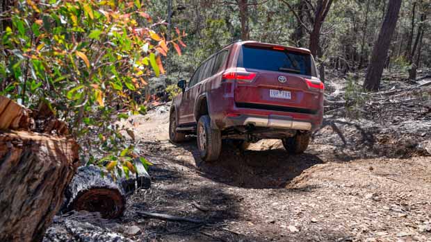Toyota Land Cruiser 300 2022 off road rear 3/4