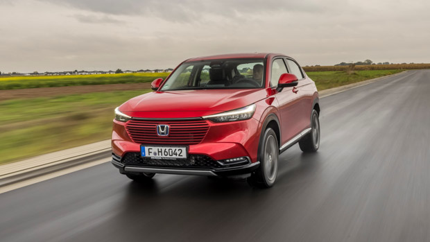 Honda HR-V 2022 front 3/4 driving red