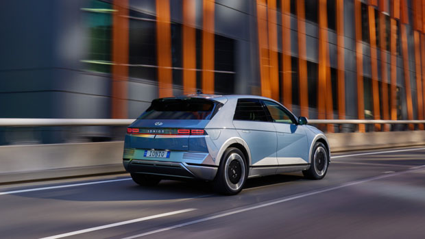 Hyundai Ioniq 5 2022 Australia blue driving