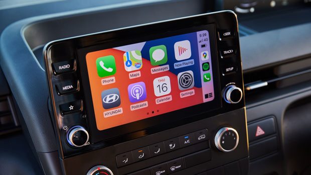 Hyundai Staria Load 2022 touchscreen