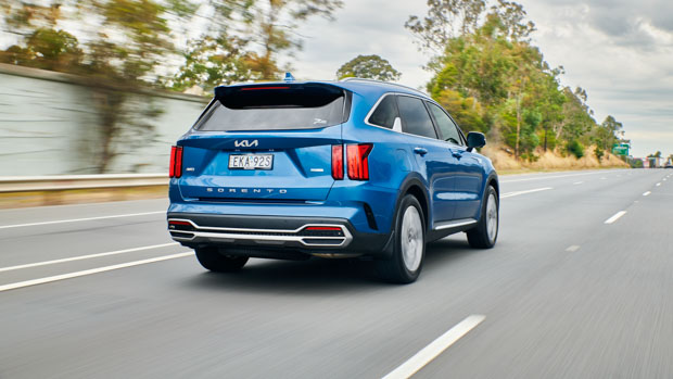 Kia Sorento PHEV 2022 rear driving