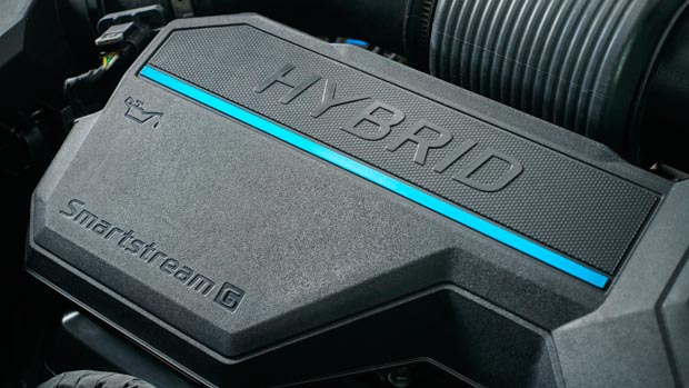 Kia Sorento PHEV 2022 engine close up