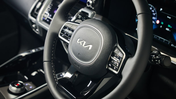 Kia Sorento PHEV 2022 steering wheel