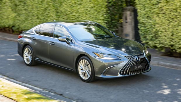 Lexus ES 300h Sports Luxury 2022 driving