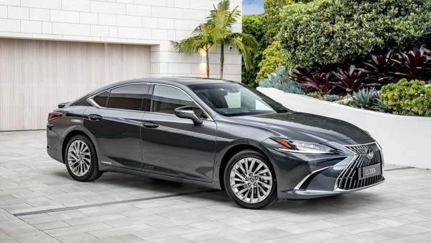 Lexus ES 300h Sports Luxury 2022 grey front end