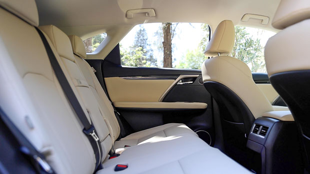 Lexus RX 300 2022 back seat space