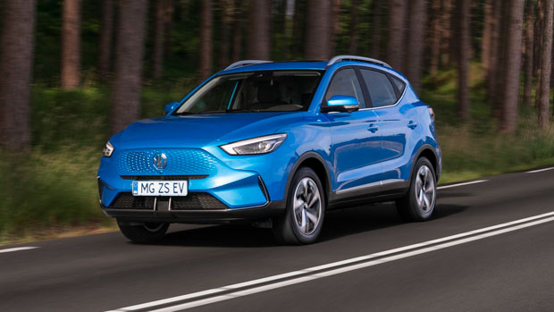 MG ZS EV 2022 front 3/4 driving
