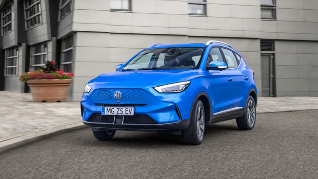MG ZS EV 2022 front 3/4 driving corner