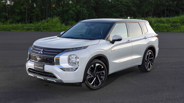 Mitsubishi Outlander PHEV 2022 front 3/4