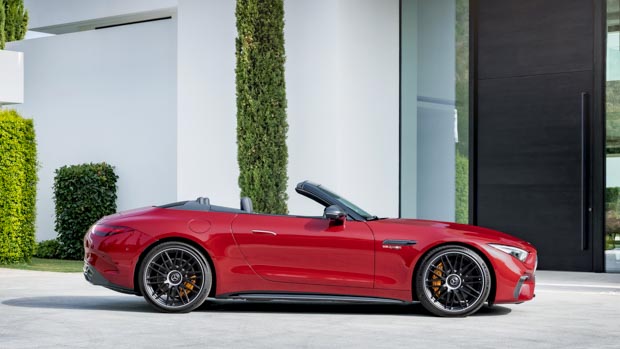 Mercedes-AMG SL 2022 side profile