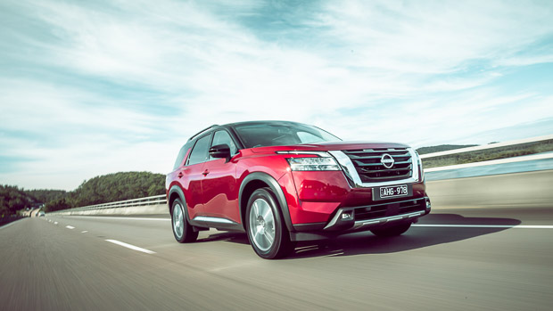 Nissan Pathfinder 2022 Driving