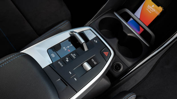 2022 BMW AT control panel