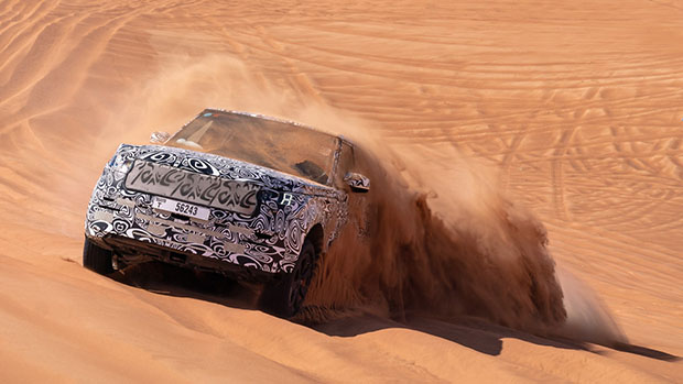 Range Rover 2022 desert driving