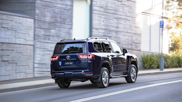 Toyota Land Cruiser 2022 Sahara ZX blue