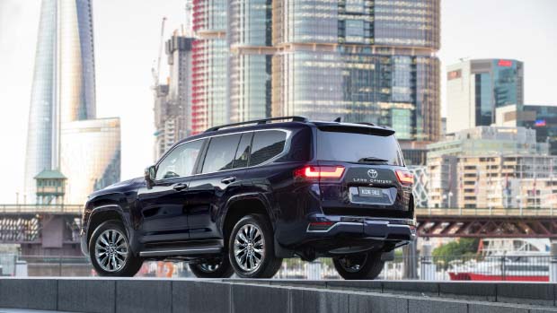 Toyota Land Cruiser 2022 Sahara ZX blue