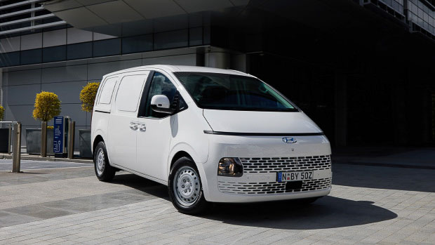 Hyundai Staria Load 2022 front 3/4 static