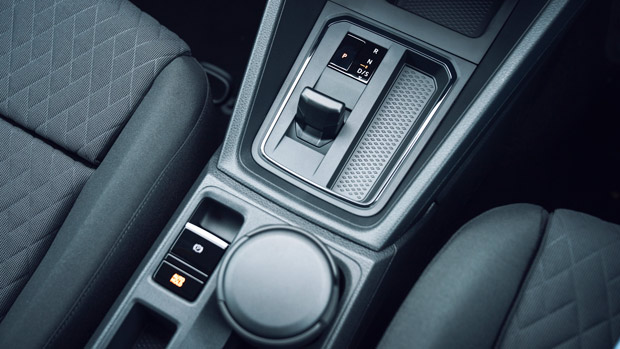 2022 Volkswagen Caddy Maxi Life blue van static interior centre console