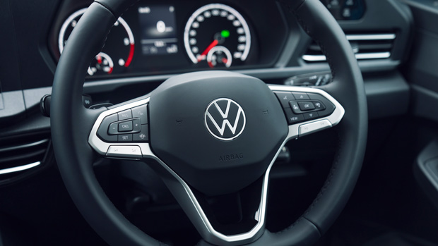 2022 Volkswagen Caddy Maxi Life blue van interior steering wheel