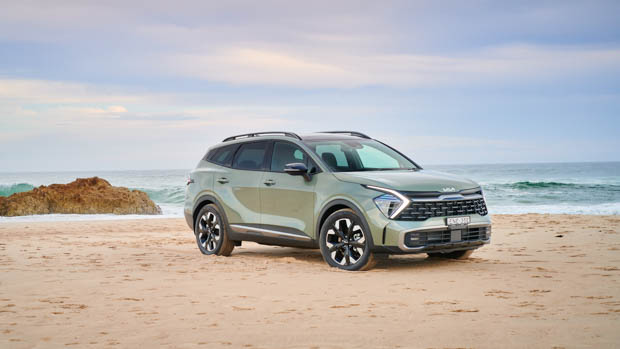 Kia Sportage 2022 on shoreline