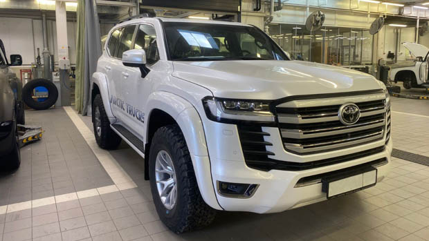 Arctic Trucks Land Cruiser 300