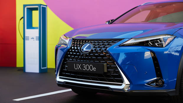 Lexus UX 300e front