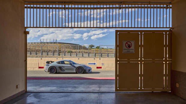 Porsche Cayman GT4 RS pit lane