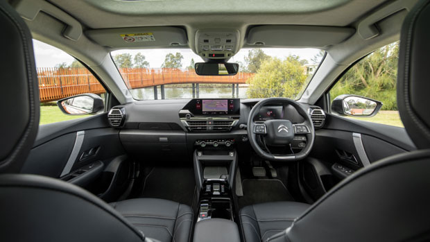 Citroen C4 Shine 2022 front cab