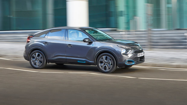 Citroen e-C4 Shine 2022 front 34