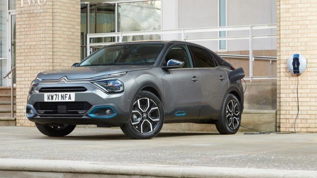 Citroen e-C4 Shine 2022 social