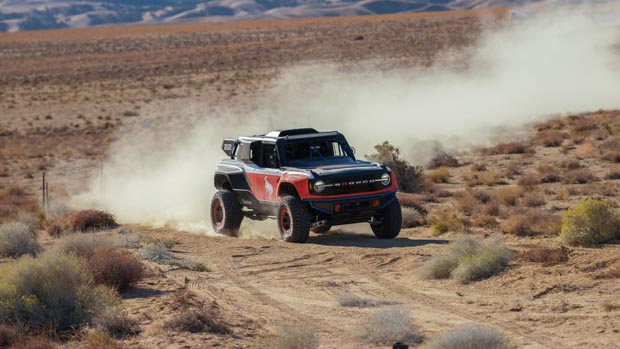 Ford Bronco DR 2022 front 3/4 distance