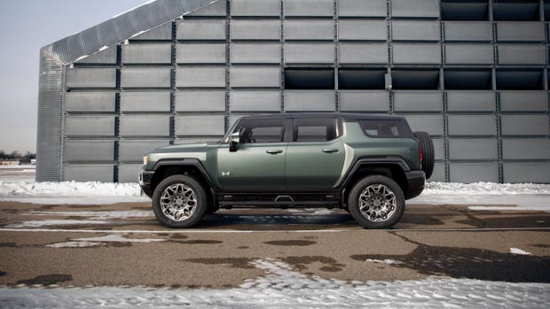 GMC_Hummer_EV_2024_side