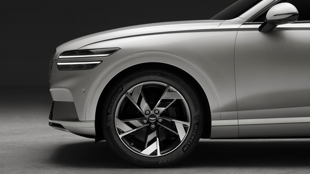 Genesis Electrified GV70 2022 20 inch wheel tyre