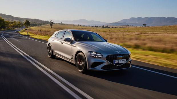 Genesis G70 Shooting Brake front 3/4 driving