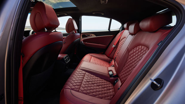 Genesis G70 Shooting Brake back seat