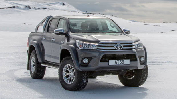 Arctic trucks Toyota Hilux snow shot