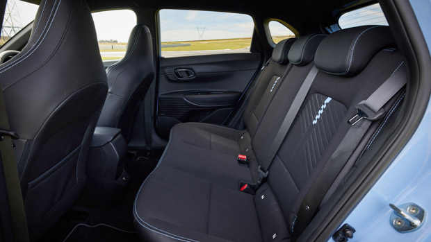 Hyundai i20 N 2022 back seat