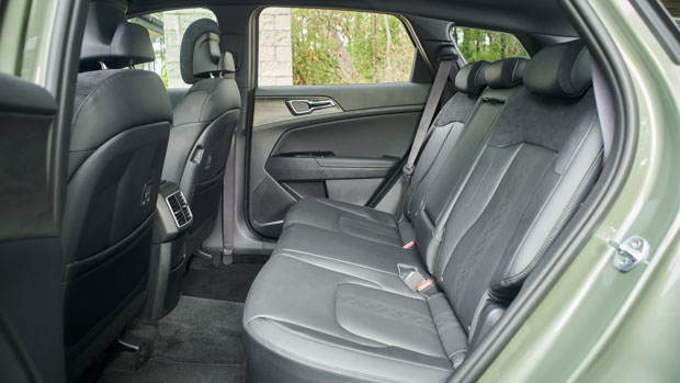 KIA_Sportage_GT-Line_2022-rear cab