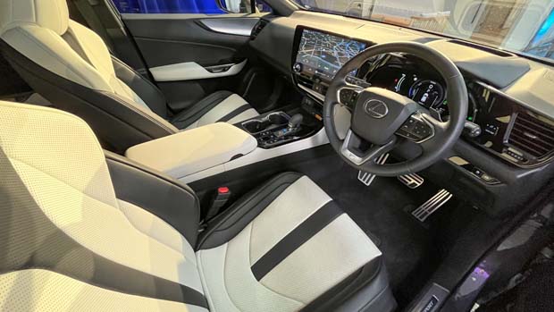Lexus NX 450h 2022 interior