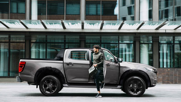 Mazda BT-50 2021 city shot