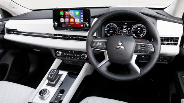 Mitsubishi Outlander 2022 white interior