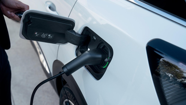 Peugeot 3008 2022 PHEV plug