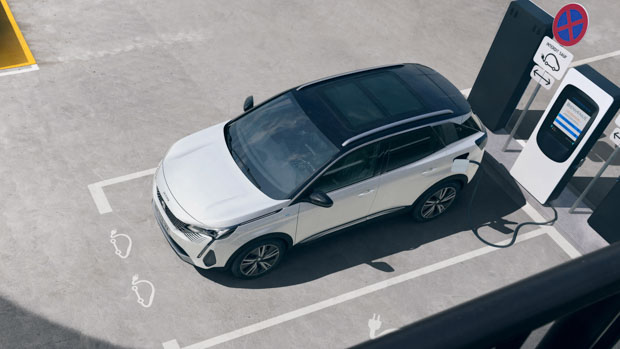 Peugeot 3008 2022 PHEV above